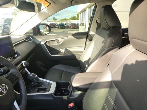 Used 2023 Toyota RAV4 XLE Premium image 16