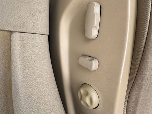 Used 2007 Buick Lucerne CXL w/ Luxury Package FWD image 23