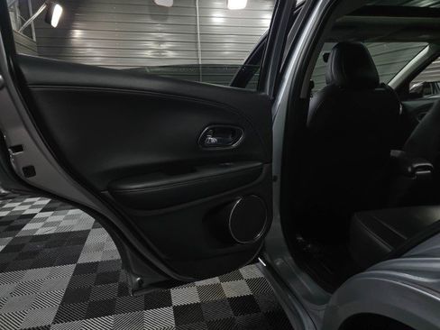 Used 2019 Honda HR-V Touring image 34