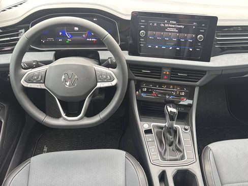 New 2026 Volkswagen Jetta SE FWD image 18