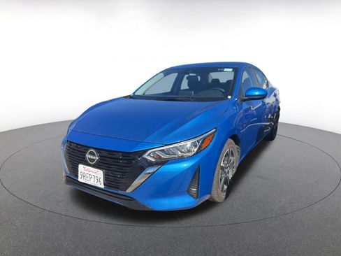 Used 2025 Nissan Sentra SV image 3