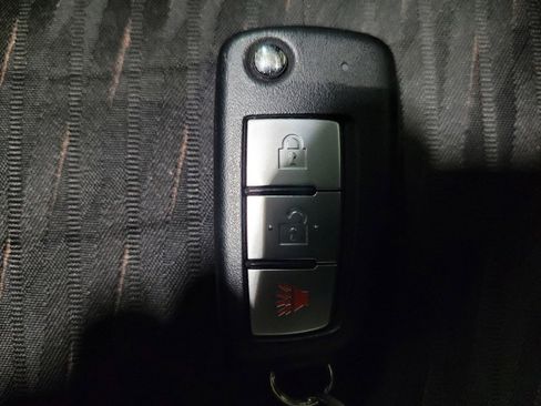 Used 2020 Nissan Rogue S image 32