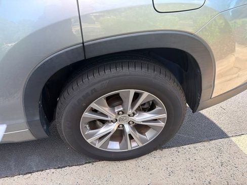 Used 2015 Toyota Highlander Plus FWD image 6