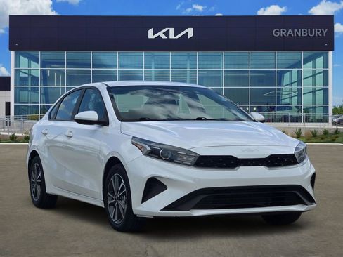 Used 2023 Kia Forte LXS image 3