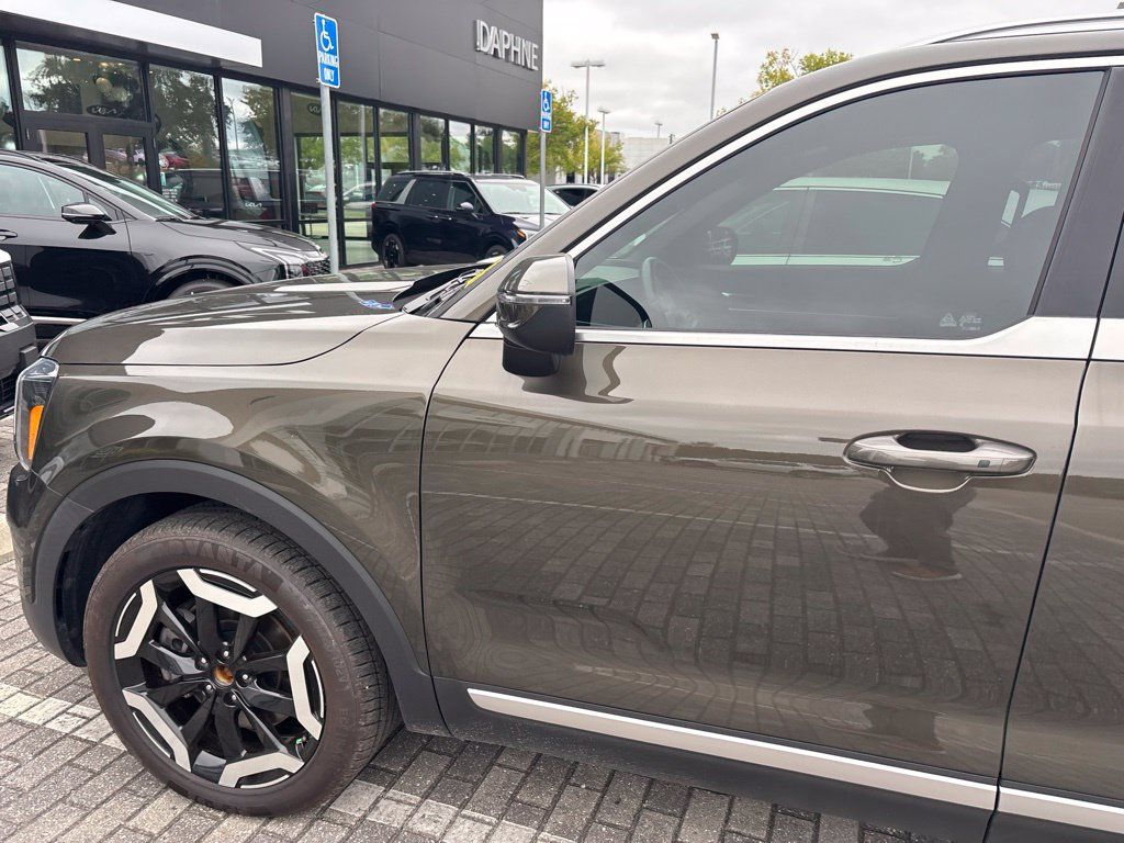 Used 2024 Kia Telluride EX FWD image 12