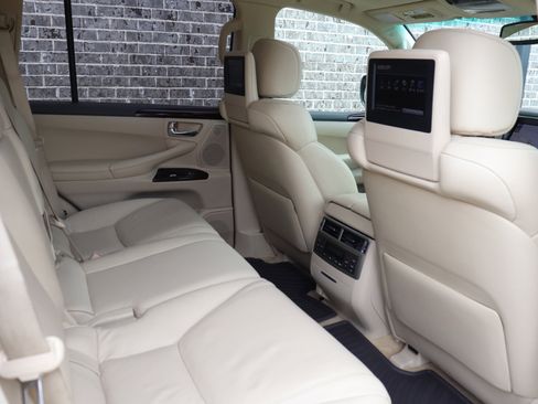 Used 2013 Lexus LX 570 4WD image 30