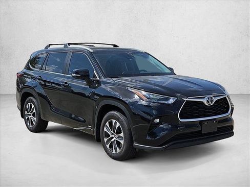 Used 2026 Toyota Highlander XLE AWD/4WD image 3