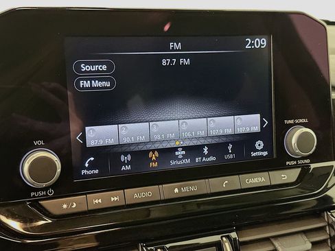 Used 2025 Nissan Pathfinder SV AWD/4WD image 21