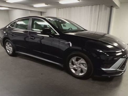 Used 2025 Hyundai Sonata SE FWD image 2