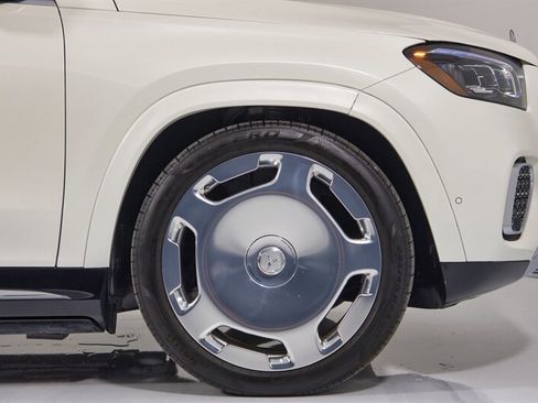 Used 2024 Mercedes-Benz Maybach GLS 600 4MATIC image 13