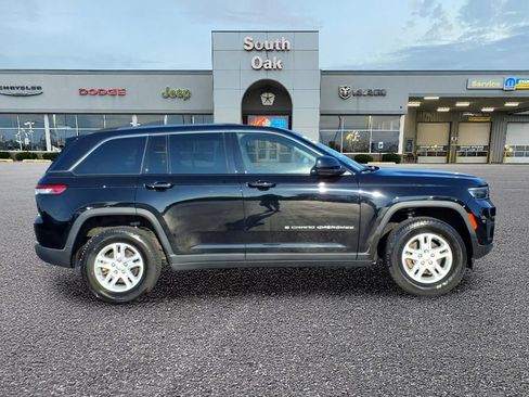 Certified 2023 Jeep Grand Cherokee Laredo AWD/4WD image 2