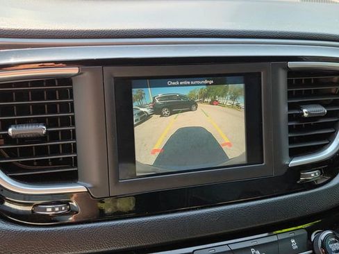 Used 2020 Chrysler Pacifica Touring-L w/ S Appearance Package image 23