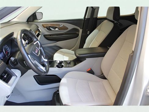 Used 2020 GMC Terrain SLE w/ Driver Convenience Package image 11
