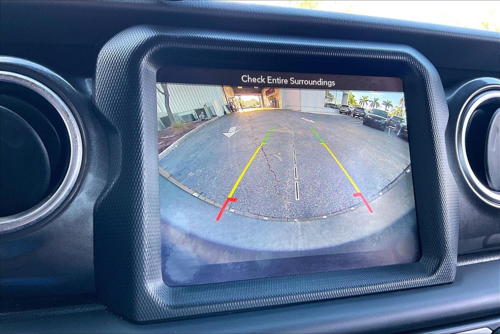 Used 2019 Jeep Wrangler Unlimited Sahara AWD/4WD image 12