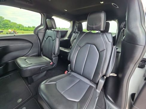 Used 2025 Chrysler Pacifica Select FWD image 29