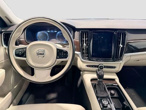Used 2018 Volvo S90 T6 Momentum w/ Convenience Package image 21