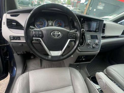 Used 2020 Toyota Sienna XLE w/ XLE Navigation Package image 15
