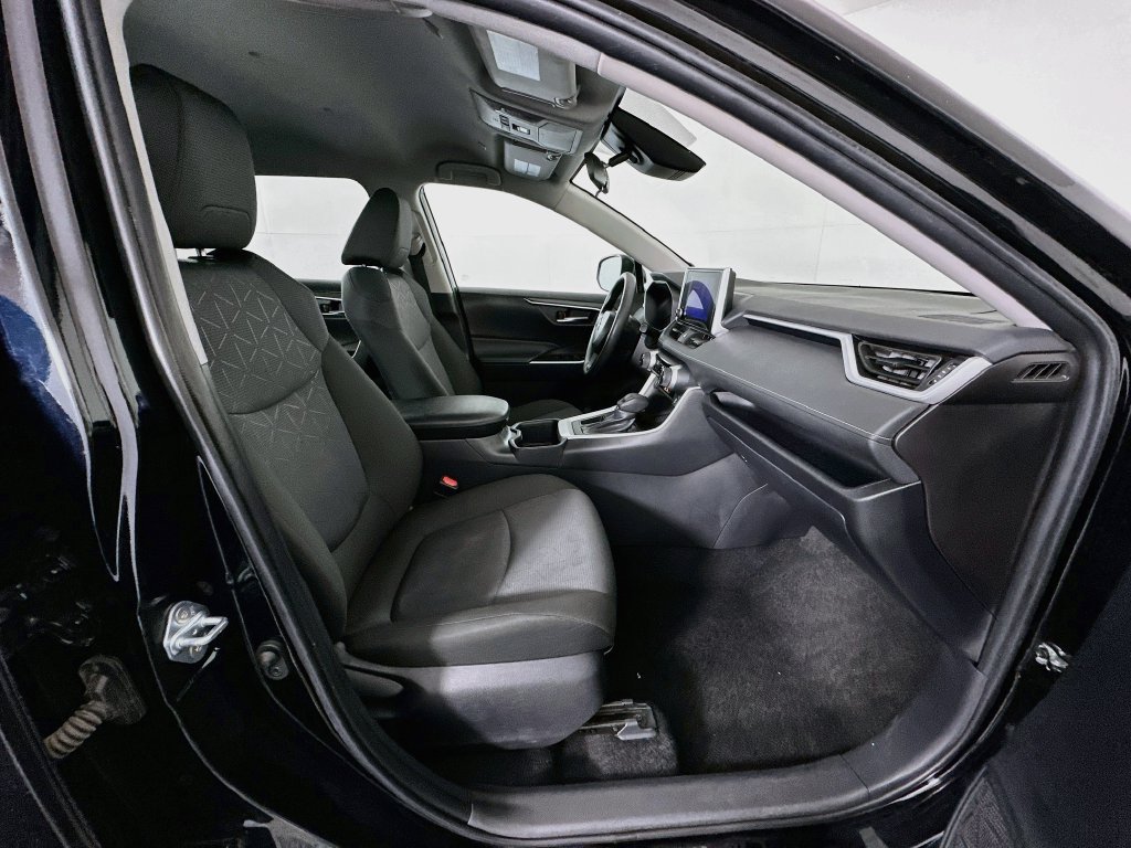 Certified 2025 Toyota RAV4 XLE FWD image 27