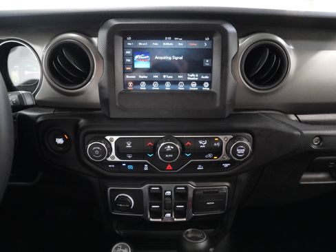 Used 2023 Jeep Wrangler Unlimited AWD/4WD image 22