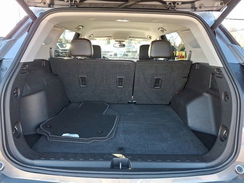 Used 2021 GMC Terrain SLT image 18