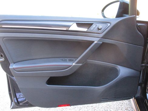 Used 2017 Volkswagen GTI SE FWD image 27