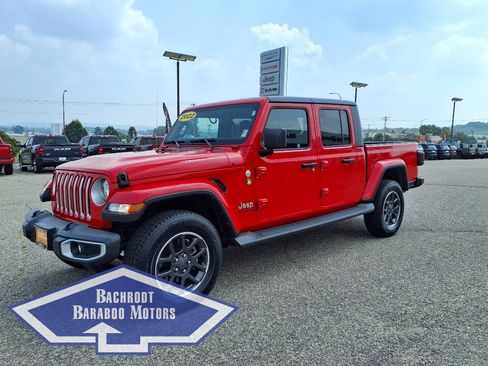 Used 2022 Jeep Gladiator Overland w/ Cold Weather Group image 11