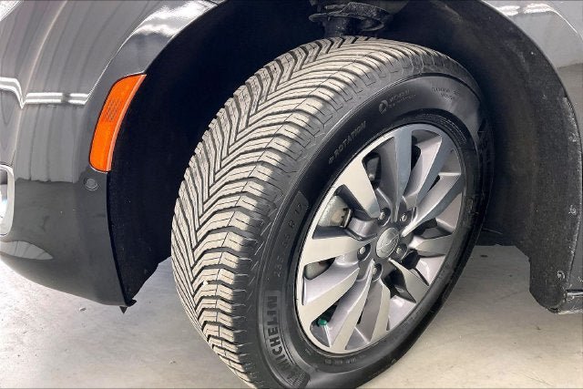 Used 2019 Chrysler Pacifica Touring-L Plus w/ Advanced Safetytec Group FWD image 33