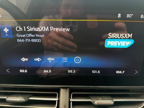 Used 2025 Chevrolet Trax RS w/ Sunroof Package FWD image 21