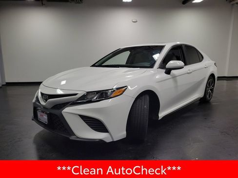 Used 2018 Toyota Camry SE w/ Moonroof Package FWD image 4