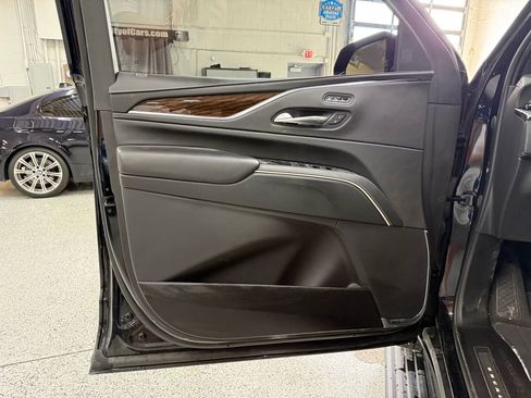 Used 2022 Cadillac Escalade ESV Sport Platinum image 9