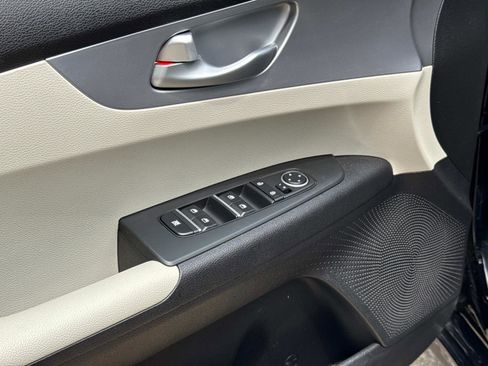 Used 2023 Kia Forte LXS FWD image 17