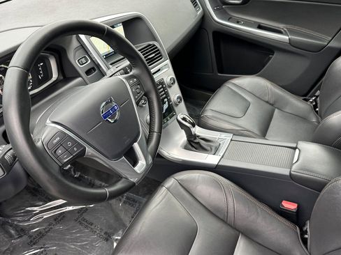 Used 2017 Volvo XC60 T6 Dynamic w/ Preferred Option Package image 13