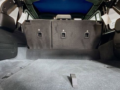 Used 2024 Jeep Wrangler Unlimited image 23