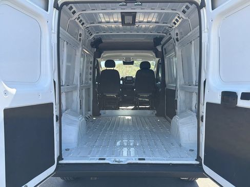 Used 2025 RAM ProMaster 2500 w/ Convenience Group FWD image 17
