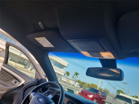 Used 2016 Ford Taurus SEL image 24