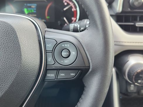 Used 2023 Toyota RAV4 XLE Premium image 33