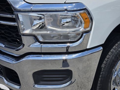 Used 2022 RAM 2500 Tradesman w/ Chrome Appearance Group RWD image 7