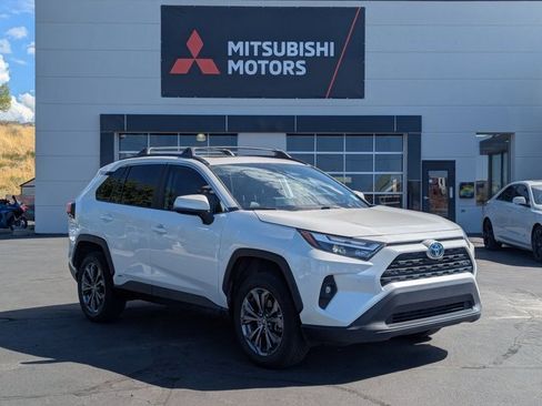 Used 2022 Toyota RAV4 XLE Premium image 1