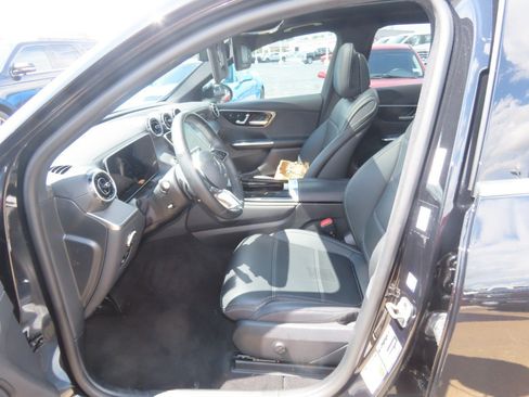 Used 2025 Mercedes-Benz GLC 300 image 26