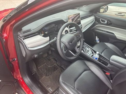 Used 2025 Jeep Compass Limited image 6