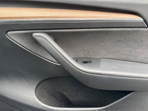 Used 2025 Tesla Model Y Long Range image 23