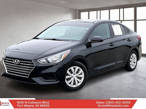 Used 2021 Hyundai Accent SE image 1