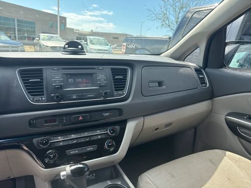 Used 2015 Kia Sedona LX image 20