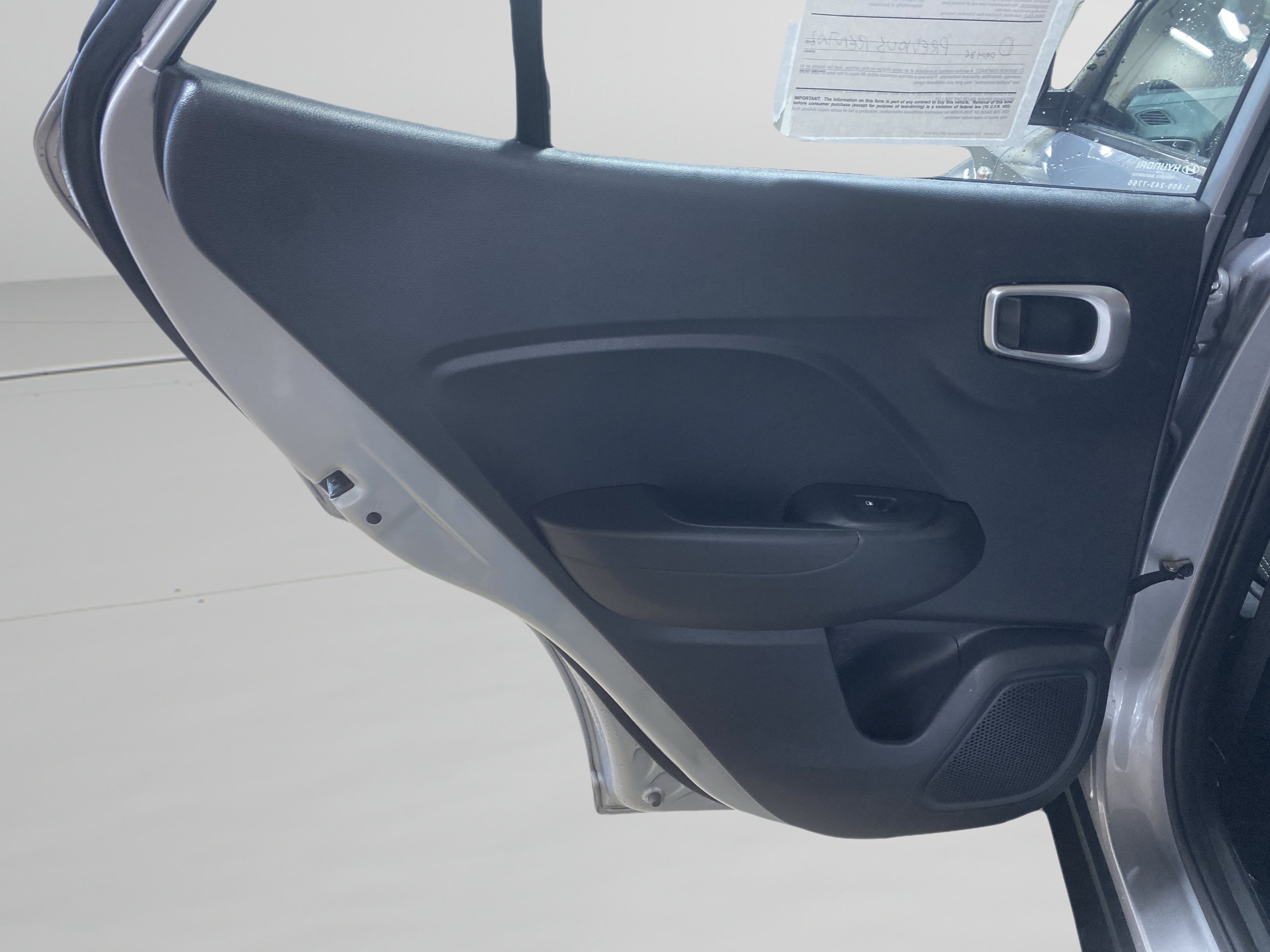 Used 2025 Hyundai Venue SEL FWD image 11