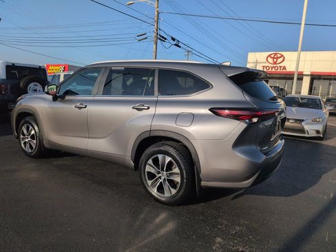 Certified 2025 Toyota Highlander XLE AWD/4WD image 3