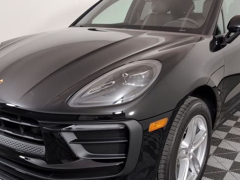 Certified 2025 Porsche Macan image 13