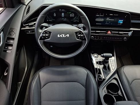 Certified 2023 Kia Niro EX FWD image 11
