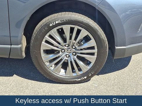 Used 2023 Toyota Venza XLE AWD/4WD image 10