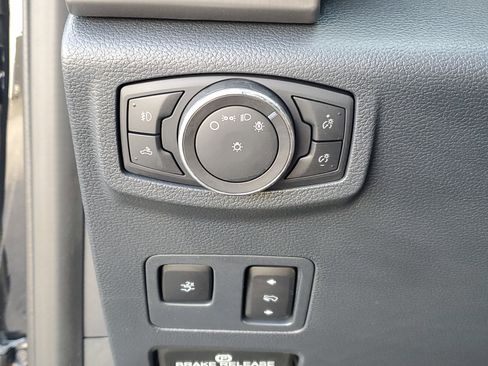 Used 2022 Ford F350 Platinum w/ FX4 Off-Road Package image 17