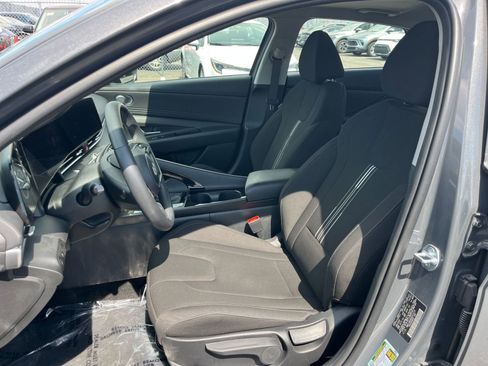 Used 2025 Hyundai Elantra SEL image 37